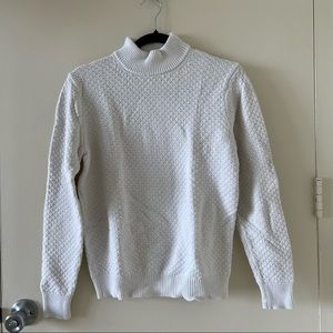 Uniqlo White Turtleneck Sweater (Unisex)